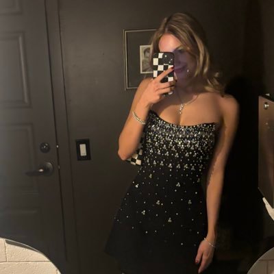 ultimate_julie's profile picture. 