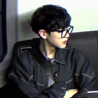 liyanqyz940412's profile picture. 💚地内只产cb向
🈲AI｜画点自己喜欢的