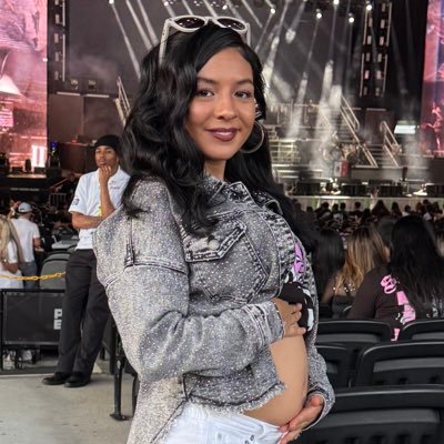 MilfMamiEve's profile picture. pregnant milf • 🇲🇽 • 5'0 and sexy • Suspended at 20k • NO MEET UPS • https://t.co/VC4059gzeg