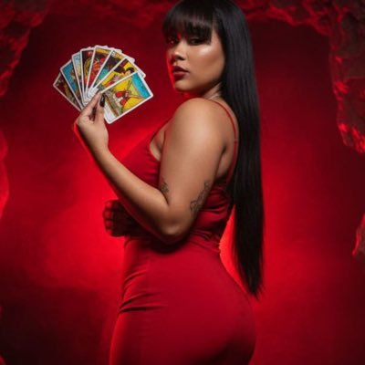 templodavenu's profile picture. | 555-⚸| te ajudo com suas energias e autoconhecimento, há 8 anos.| cartomante, taróloga, numerologa, astróloga e terapeuta holística. — magista e cigana✨