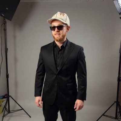 TrueMWHentrich's profile picture. I host images and my digital art on here and Insta, alongside various other url's

I am also a composer and like digital video shorts, hosted here also