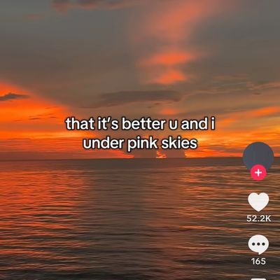 luckyvickynana's profile picture. Di antara bunga bermekaran, kau yang benderang