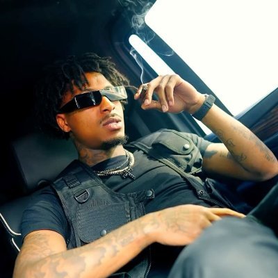 lockeyuwu's profile picture. yb🐐

link to my yb playlist 

https://t.co/vq7LUXErmc