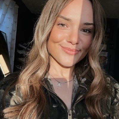 wonderdecode's profile picture. just a girl and her silly little hyperfixations