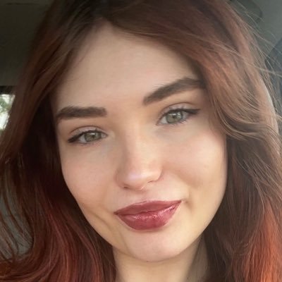 _Lillysummer_'s profile picture. just a girl trying to make her way in the world 🌸