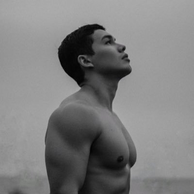 edxcorrea's profile picture. 🤫