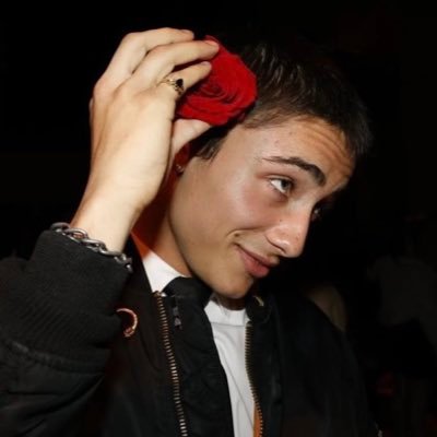 brin1y's profile picture. #freepalestine🇵🇸 || why is conceal perky butt in ur search history?