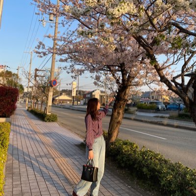 nagiru_works's profile picture. 京都と東京の２拠点生活 ｜ グラフィック(ロゴ,名刺,チラシ,メニュー,会社資料,年賀状等)・web・映像デザイナー✒︎｜日本中にキテレツなビジネスを展開したい人｜駄菓子屋の経営｜ お仕事・DM大歓迎です！