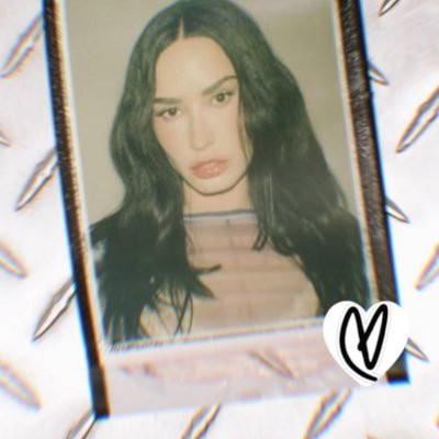 parasempredemi's profile picture. 