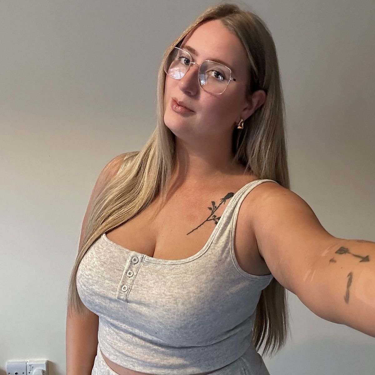 JannyB33's profile picture. 