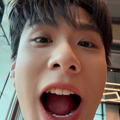 auausaveee's profile picture. 