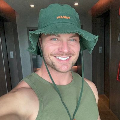 cuvedkingX's profile picture. 