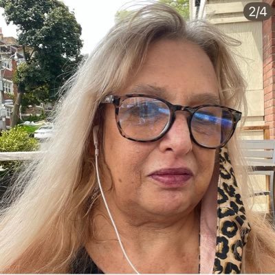 chiarachampagne's profile picture. yr yoga music pilates srk yr true crime yoga reiki PayPal /yogachampagne @chiarayogi alt account blue