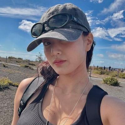 louisyeon's profile picture. ela/dela