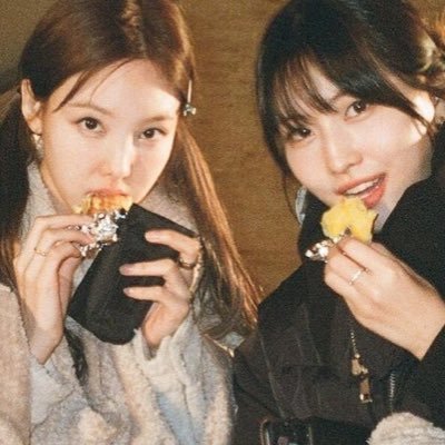 peachmonay's profile picture. こんにちは            ナヨンの手