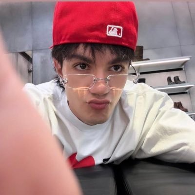 libardomydrug's profile picture. ᴛʜᴇʏ ᴍᴀᴋᴇ ᴍᴇ ғᴇᴇʟ ᴀᴛ ʜᴏᴍᴇ ❧