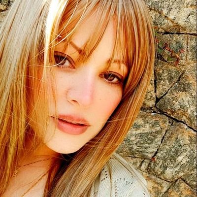 IzabellaGGDolls's profile picture. Be you, be happy ✦
Do yourself a favor, be happy and write your true story. And live every moment, as you deserve. .・。.・゜📃✒️・