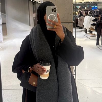 h__70ii's profile picture. 