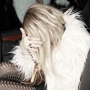 teenknightpoem's profile picture. 