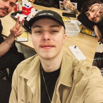 gus_lopees's profile picture. designer, viciado em futebol e varias merda. 27
https://t.co/KdR8XQVm1X