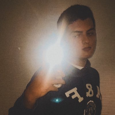 fearofstrings's profile picture. um cara que aqui comenta sobre Fluminense, tênis e música. entusiasta em moda, xingo gente mau-caráter e faço boas amizades #namaste