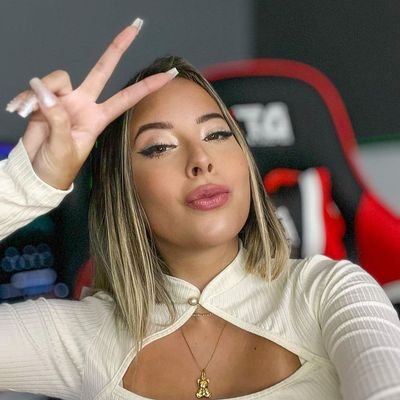 SarahJude232233's profile picture. love and light