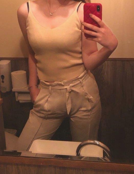 iamjissiraita's profile picture. 40歳のスタイルとしては…何点ですか？🫢