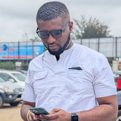 Chukwuemekazee's profile picture. Married to Idysteel. Chimamanda’s dad. financial enthusiast. Arsenal addict. proud citizen of the federal republic. meet me at the alter with Yaweh!!!