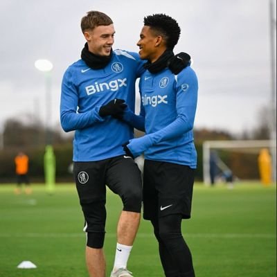 Mejoyz1's profile picture. Communist  || #CHELSEA FC |YBNL|| | Muslimah | Fans voice coming soon 🔜 #instagram @mejoyz