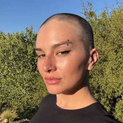 tessiconic's profile picture. 