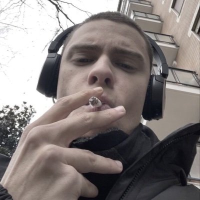 lizziekus's profile picture. 💚🖤