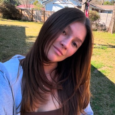 cecelia_alyssa's profile picture. told 1 am a lot cooler in real life Q likely anywhere but home 🏡 ✨