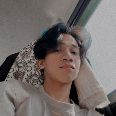 _simp4himm's profile picture. He smiles, but as an actor