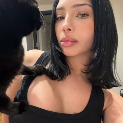 hitlovxr's profile picture. borderline barbie