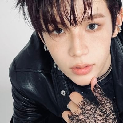 littlebriize's profile picture. we knew the real threat wasn't 1942 Japan but one soft-spoken man named #쇼타로 🦦💨