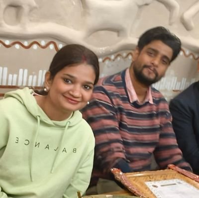 _Moody_Mohtarma's profile picture. यक़ीन मानिए अब यहां कोई नही रहता...🌸