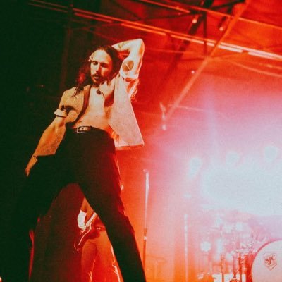 bleedingmuri's profile picture. Sunflowers watching you. 
My only seraphim @eepy_nova 🖤🖤
Backup: @BuryLuke