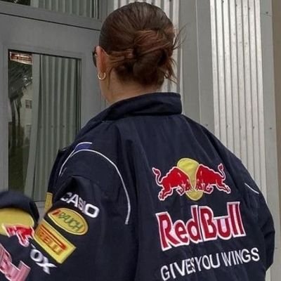 nelielaroy's profile picture. MD student stagaire, i love me some 🏎️⚽️🎧🎮🎾