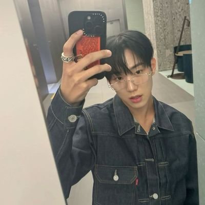 minyhuuk's profile picture. RP / 93 — Even in silence, his aura speaks volumes of strength.