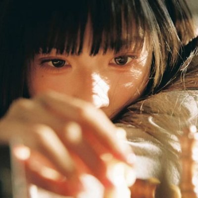 SH1oUn's profile picture. “靠颜值变现的女生凭什么被谴责？！”