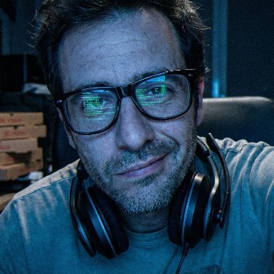 ChemaR_Code's profile picture. Divorciado por incompatibilidad de versiones. Arreglo el mundo desde mi sofá. Programador de día, crítico de todo lo demás de noche. Sedentario experto.