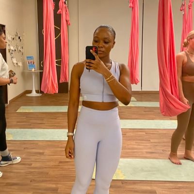 karen__ie's profile picture. Becoming..