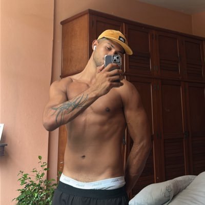 oiiporfirio's profile picture. Capricorniano aspirante a produtor musical