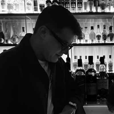 offstagewithmor's profile picture. Artist.