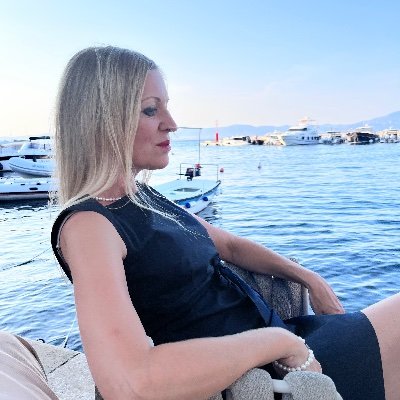 CBathge's profile picture. „Never doubt that a small group of thoughtful, committed citizens can change the world, indeed, it is the only thing that ever has.“ Margaret Mead