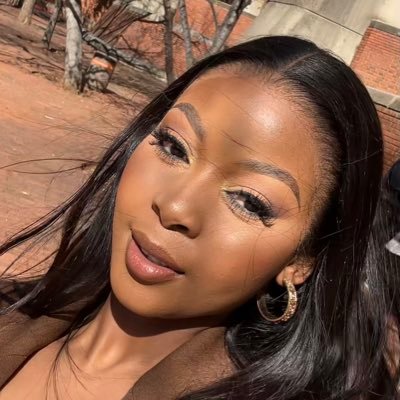 BABY_LEE__'s profile picture. just a lover girl who’s tryna make it mo bophelong. the Tswana girl with good music taste.  I love everything about Branding and Strategy. 🌸