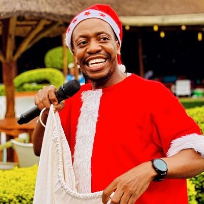 Rramahlajana's profile picture. Brother Christmas from the neighborhood 
I distribute snack packs every year on the 25th Dec to bring joy in kids faces
/Re Saya director /