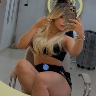 dommelunna's profile picture. Veneno doce, sarcasmo que arde, manipulação que vicia.