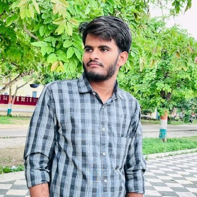 RMeena0777's profile picture. Student ☺️