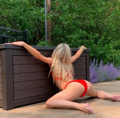 JasminMara92's profile picture. 